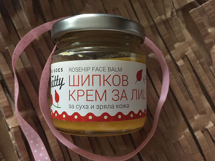 шипков крем за лице