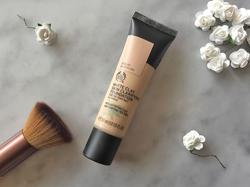 The Body Shop Матиращ фон дьо тен