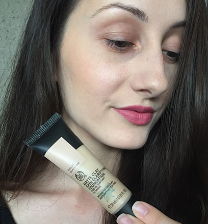 The Body Shop фон дьо тен с бронзираща пудра